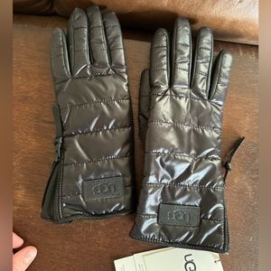 NWT UGG Sherpa Fabric Glove W Zipper